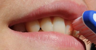 Zdrowie jamy ustnej - Polska w rankingu za Ugandą czy Tajlandią.  Czy sztuczna inteligencja (AI) umyje nam zęby?