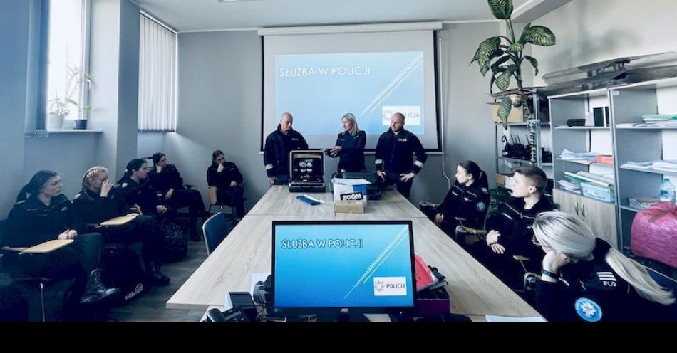 zdjęcie: Spotkanie z klasą mundurową. #Zostań pomorskim policjantem / fot. KMP w Słupsku