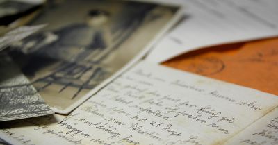 Wystawa pocztówek pisanych przez żołnierzy - wychowanków Domu Sierot w czasie I wojny światowej