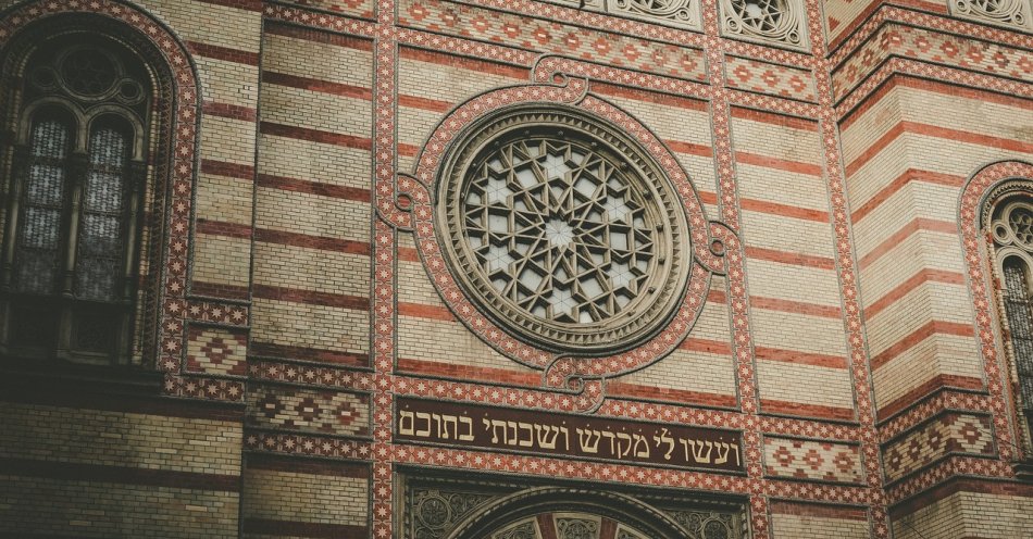 zdjęcie: Odrestaurowana XVII-wieczna synagoga w Chęcinach została udostępniona do zwiedzania / pixabay/2171526