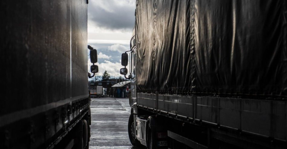 zdjęcie: 2,4 tys. ciężarówek czeka po polskiej stronie na przekroczenie granicy / fot. PAP