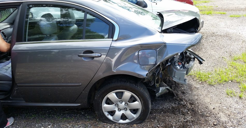 zdjęcie: Kierowca samochodu osobowego zginął po zderzeniu auta z ciągnikiem / pixabay/2429527