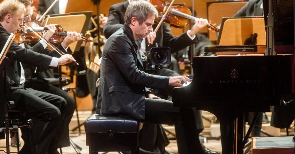 zdjęcie: Pianista wielkich konfliktów - Piotr Anderszewski i Sinfonia Varsovia zagrają w stolicy / fot. PAP