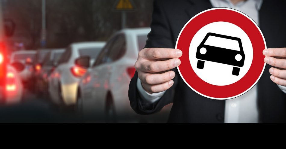zdjęcie: 4 zakazy prowadzenia pojazdów nie powstrzymały 23- latka, by po raz kolejny wsiąść za kierownicę / pixabay/2679743