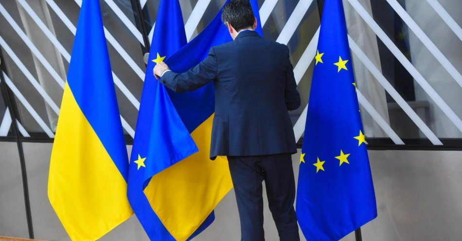 zdjęcie: Kraje UE zgodziły się przeznaczyć 5 miliardów euro na pomoc wojskową dla Ukrainy / fot. PAP