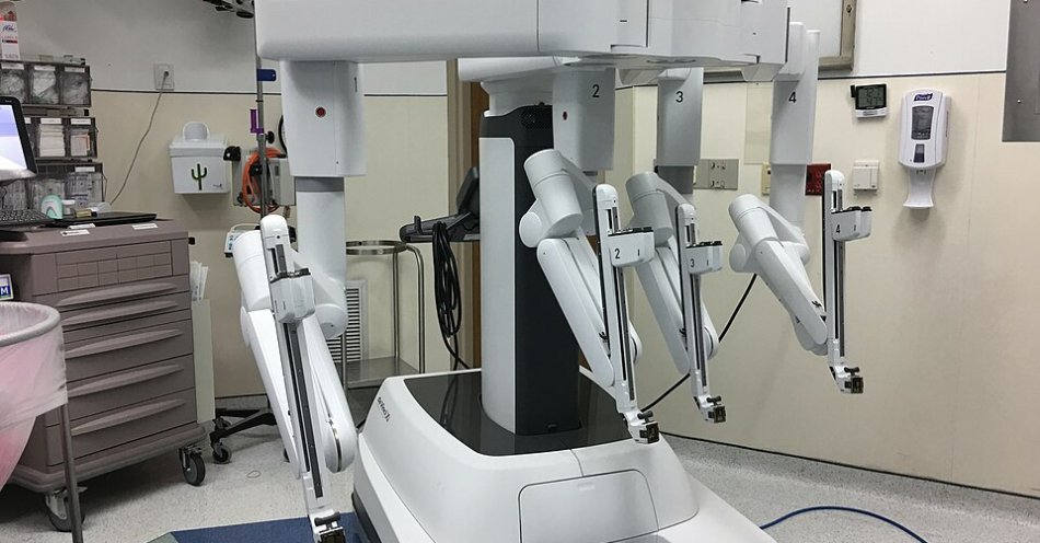 zdjęcie: Wykonano pierwsze operacje ginekologiczne robotem da Vinci / Alvarogarciamd - Own work/CC BY-SA 4.0/https://creativecommons.org/licenses/by-sa/4.0/