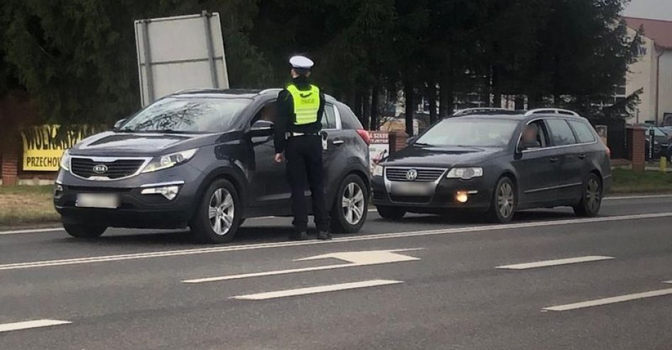 zdjęcie: Podczas minionego weekendu policjanci zatrzymali dwóch mężczyzn. jeden kierował pojazdem w stanie po użyciu środków odurzających, ponadto posiadał / fot. KPP w Malborku