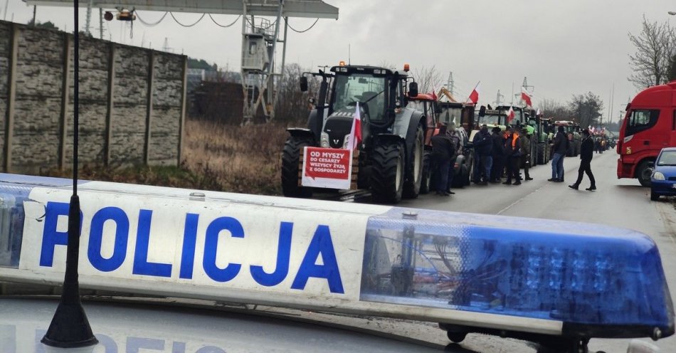 zdjęcie: Utrudnienia w ruchu drogowym w związku z protestem rolników / fot. KPP w Łasku