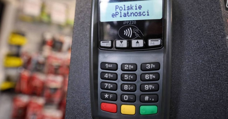 zdjęcie: Ośmiu na dziesięciu badanych Polaków docenia łatwość płatności mobilnych / fot. PAP
