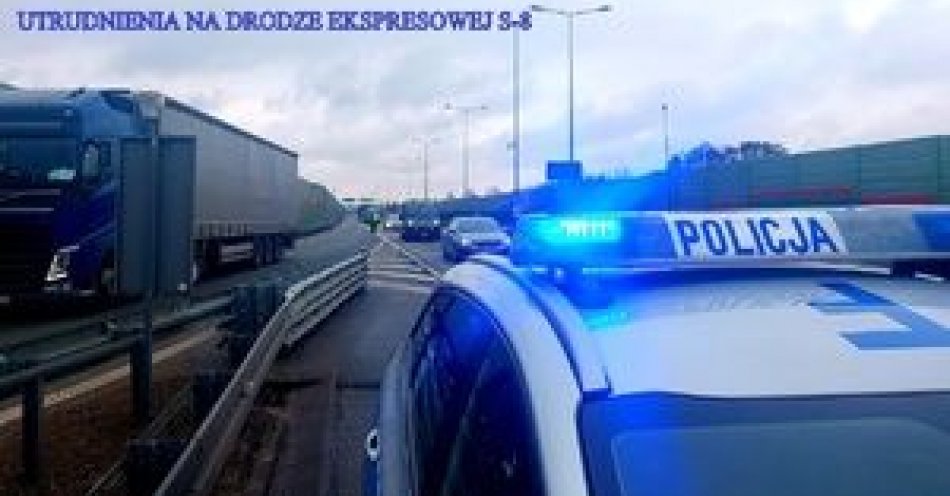 zdjęcie: Utrudnienia na drodze S-8 w Rawie Mazowieckiej z powodu protestu rolników / fot. KPP w Rawie Mazowieckiej