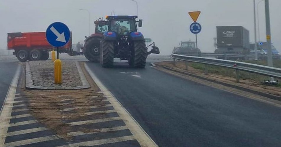 zdjęcie: Uwaga! utrudnienia w ruchu drogowym związane z protestem rolników / fot. KPP w Mławie
