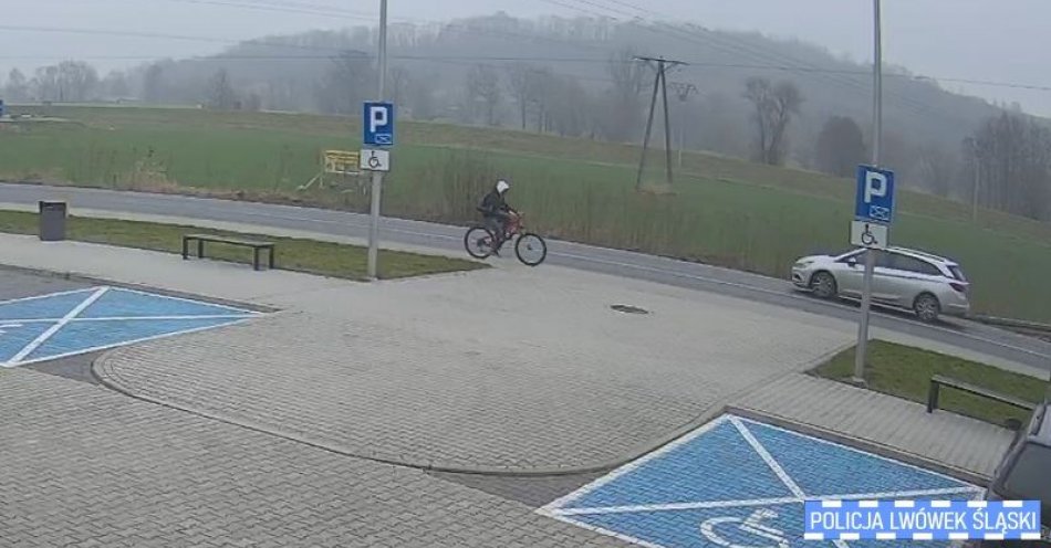 zdjęcie: Nie chciało im się iść, więc ukradli rowery spod szkoły. Policjanci zatrzymali sprawców kradzieży / fot. KPP w Lwówku Śląskim