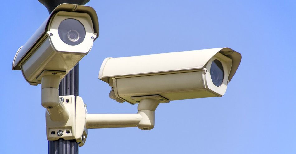 zdjęcie: Włamanie pod okiem kamer monitoringu - sprawca w rękach policji / pixabay/1305045