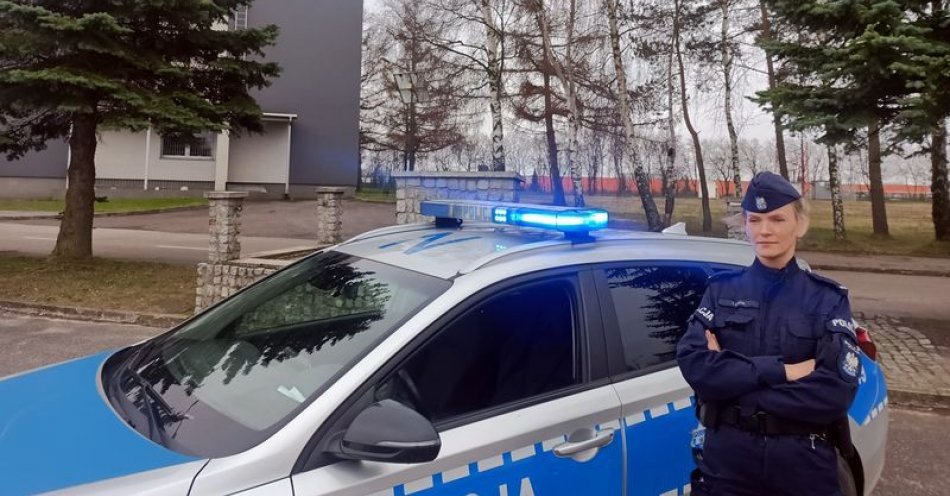 zdjęcie: 57-latka spowodowała dwie kolizje i prowadziła pojazd będąc pod wpływem alkoholu, została zatrzymana przez policjantkę poza służbą wspólnie z innym św / fot. KPP w Kartuzach