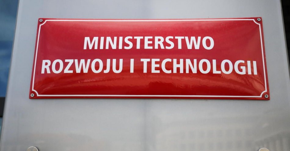 zdjęcie: Akt oskarżenia przeciwko trzem urzędnikom Ministerstwa Rozwoju i Technologii / fot. PAP