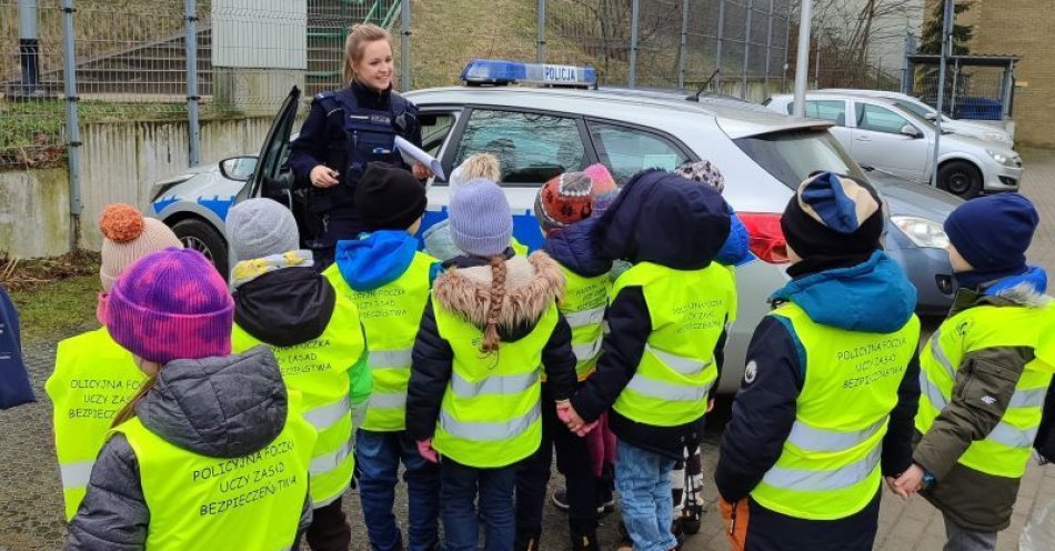 zdjęcie: Policjanci opowiedzieli dzieciom o swojej codziennej pracy / fot. KMP w Gdyni