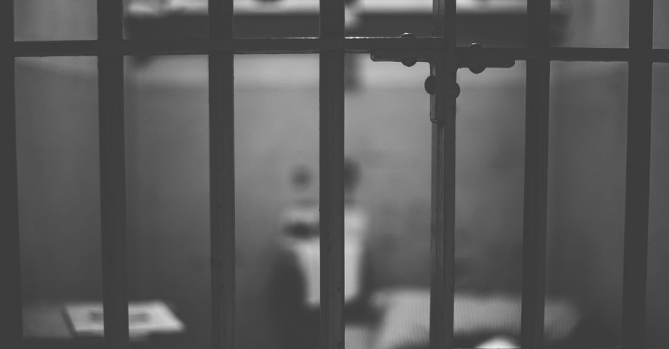 zdjęcie: Dwaj 20-latkowie skazani na 15 i 13 lat więzienia za zabójstwo mężczyzny / pixabay/553836