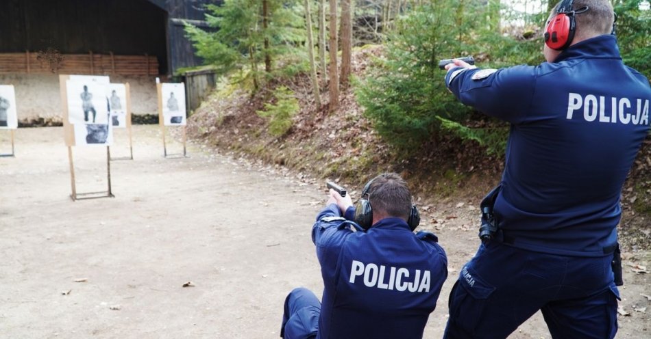 zdjęcie: Szkolenia strzeleckie policjantów / fot. KPP w Ełku