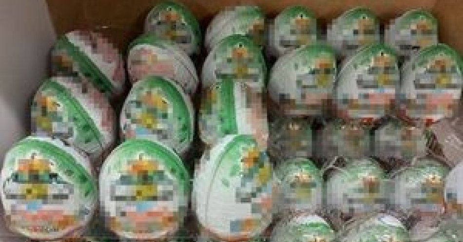 zdjęcie: Amatorzy czekoladowych jajek w rękach policji. Długo nie nacieszyli się łupem / fot. KPP w Złotoryi