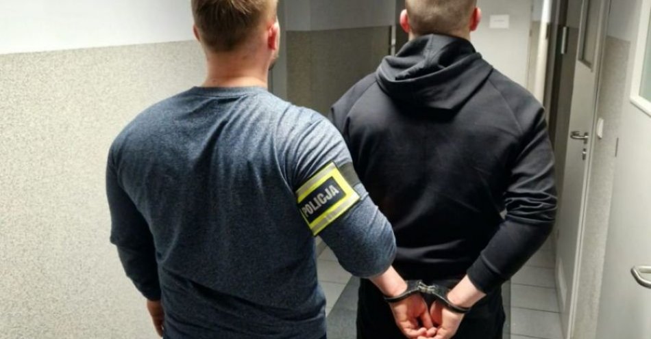 zdjęcie: Para 20-latków z narkotykami, mężczyzna trafił za kratki / fot. KPP łódzkiego wschodniego