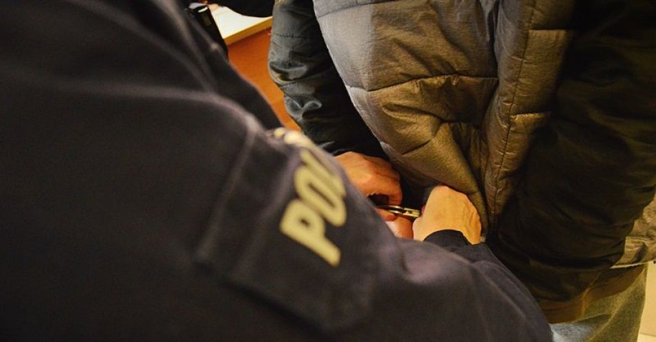 zdjęcie: On poszukiwany i ona poszukiwana. Dwie zatrzymane osoby trafiły wieczorem do policyjnej celi / fot. KMP w Wałbrzychu