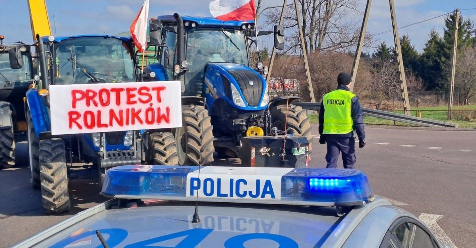 zdjęcie: Utrudnienia w ruchu na DK-19 w związku z protestem rolników / fot. KPP Radzyń Podlaski
