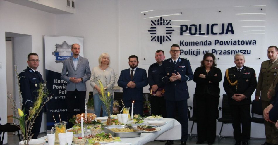 zdjęcie: Spotkanie wielkanocne w komendzie powiatowej policji / fot. KPP w Przasnyszu
