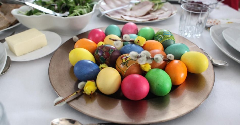 zdjęcie: Jajka lepiej malować naturalnymi barwnikami / fot. PAP