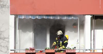 Pożar budynku wielorodzinnego - policjanci ewakuowali mieszkańców