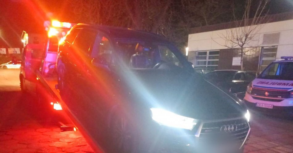 zdjęcie: Nietrzeźwy wjechał na czerwonym świetle na skrzyżowanie - stracił samochód / fot. KPP w Kamiennej Górze