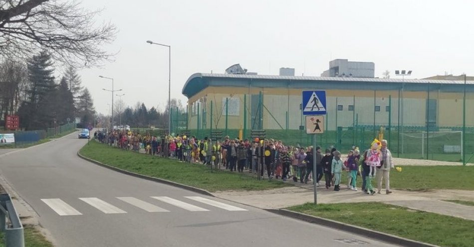 zdjęcie: Policjanci zabezpieczyli przemarsz uczniów w gminie Miękinia / fot. KPP w Środzie Śląskiej