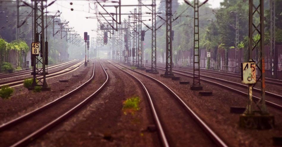 zdjęcie: PKP PLK zamówiły remont zabytkowej nastawni kolejowej w Bytomiu / pixabay/3455169
