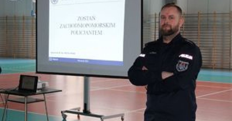 zdjęcie: Kolejna promocja zawodu policjantka wśród maturzystów / fot. KPP w Szczecinku