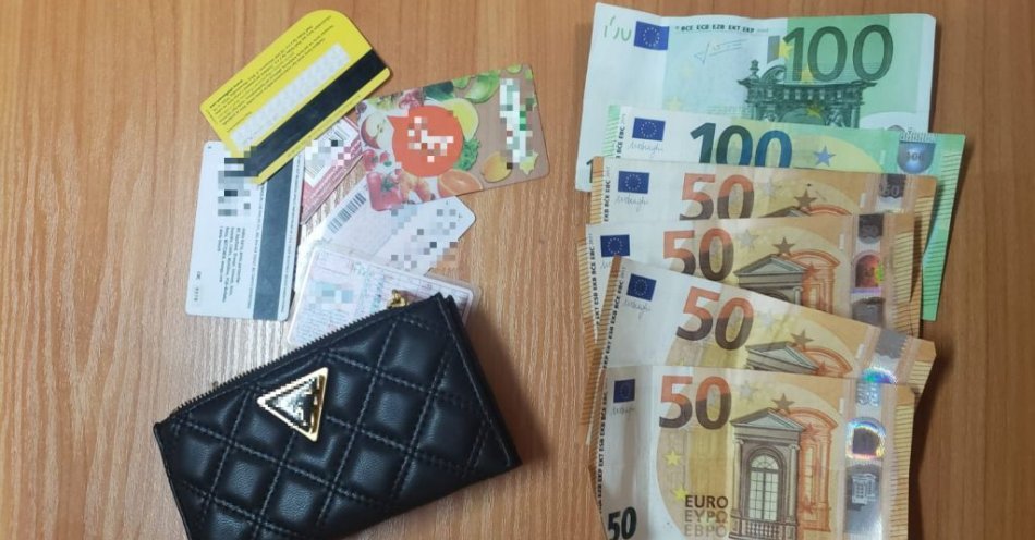 zdjęcie: Przywłaszczony portfel schował pod stertą ubrań w swoim mieszkaniu / fot. KPP w Oleśnicy
