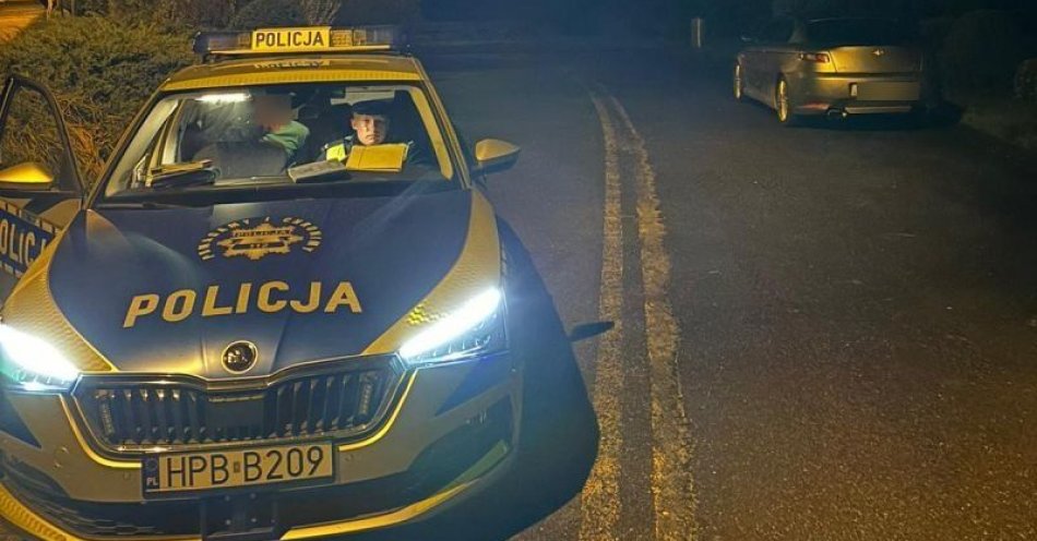 zdjęcie: Pijany kierowca chciał przekupić policjantów, został zatrzymany. Za wręczenie łapówki grozi kara do 8 lat pozbawienia wolności / fot. KPP w Bolesławcu