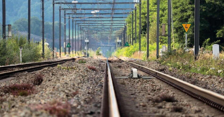 zdjęcie: PKP PLK zamówiły przebudowę linii kolejowych przez Katowice (opis) / pixabay/2738515
