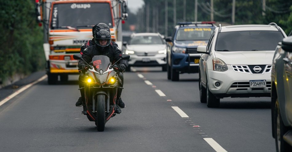 zdjęcie: Policyjny pościg za motocyklistą / pixabay/8109450