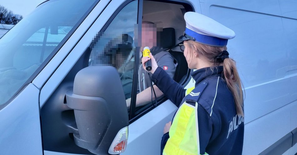 zdjęcie: Policjanci sprawdzali trzeźwość kierowców / fot. KPP w Golubiu-Dobrzyniu
