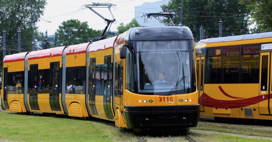 zdjęcie: Do zajezdni na Annopolu wjechały pierwsze testowe tramwaje / fot. PAP