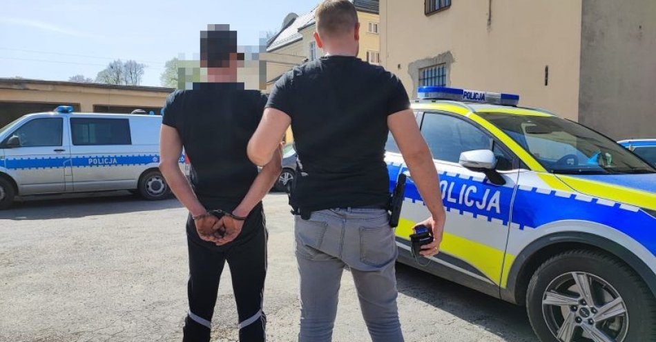 zdjęcie: Do aresztu śledczego trafił poszukiwany 40-latek, który został zatrzymany przez trzebnickich kryminalnych / fot. KPP w Trzebnicy