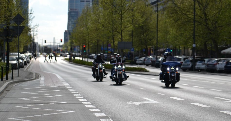 zdjęcie: Uwaga motocykliści na drodze! / pixabay/7180811