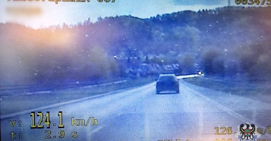 zdjęcie: Kierująca przekroczyła dozwoloną prędkość o 54 km/h i utraciła prawo jazdy / fot. KMP w Wałbrzychu