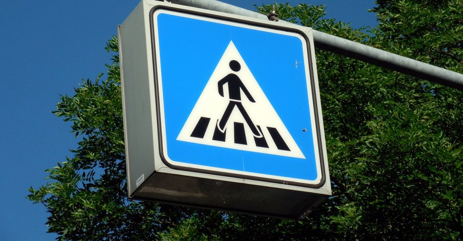 zdjęcie: Potrącenie pieszej na oznakowanym przejściu dla pieszych / pixabay/353741