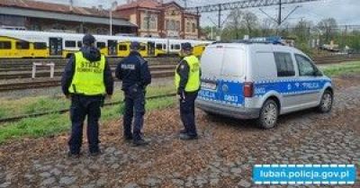 Wspólny patrol policjantów i funkcjonariuszy sok na obszarach kolejowych i w pociągach