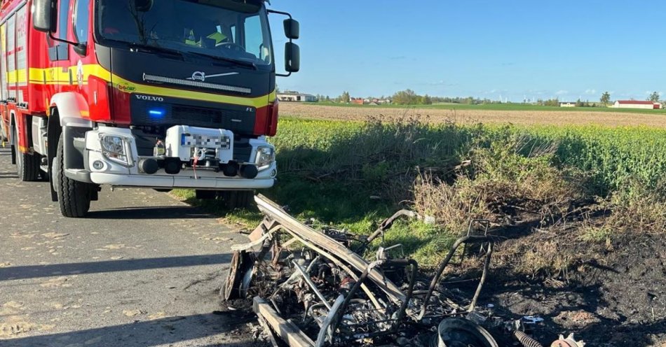 zdjęcie: Samochód spłonął w Szynwałdzie - kierowca był pijany / fot. KMP w Grudziądzu