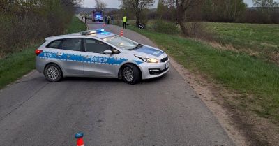 Tragiczny wypadek na trasie Dębki – Odargowo. Kierująca zginęła wskutek zderzenia samochodu z drzewem.