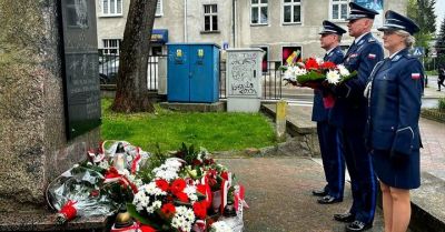 Policjanci uczcili obchody Dnia Pamięci Ofiar Zbrodni Katyńskiej