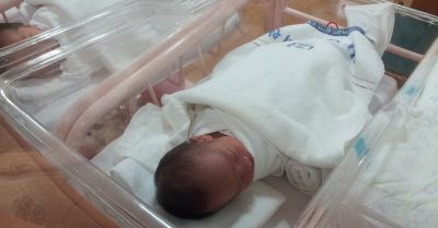 Pierwsze dwie z czterech sióstr urodzonych w lutym w Szpitalu Uniwersyteckim wypisane do domu